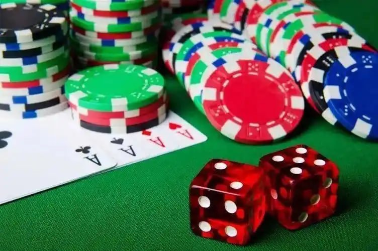 Layar ponsel menampilkan aplikasi taruhan olahraga sgcwin77 yang mudah digunakan